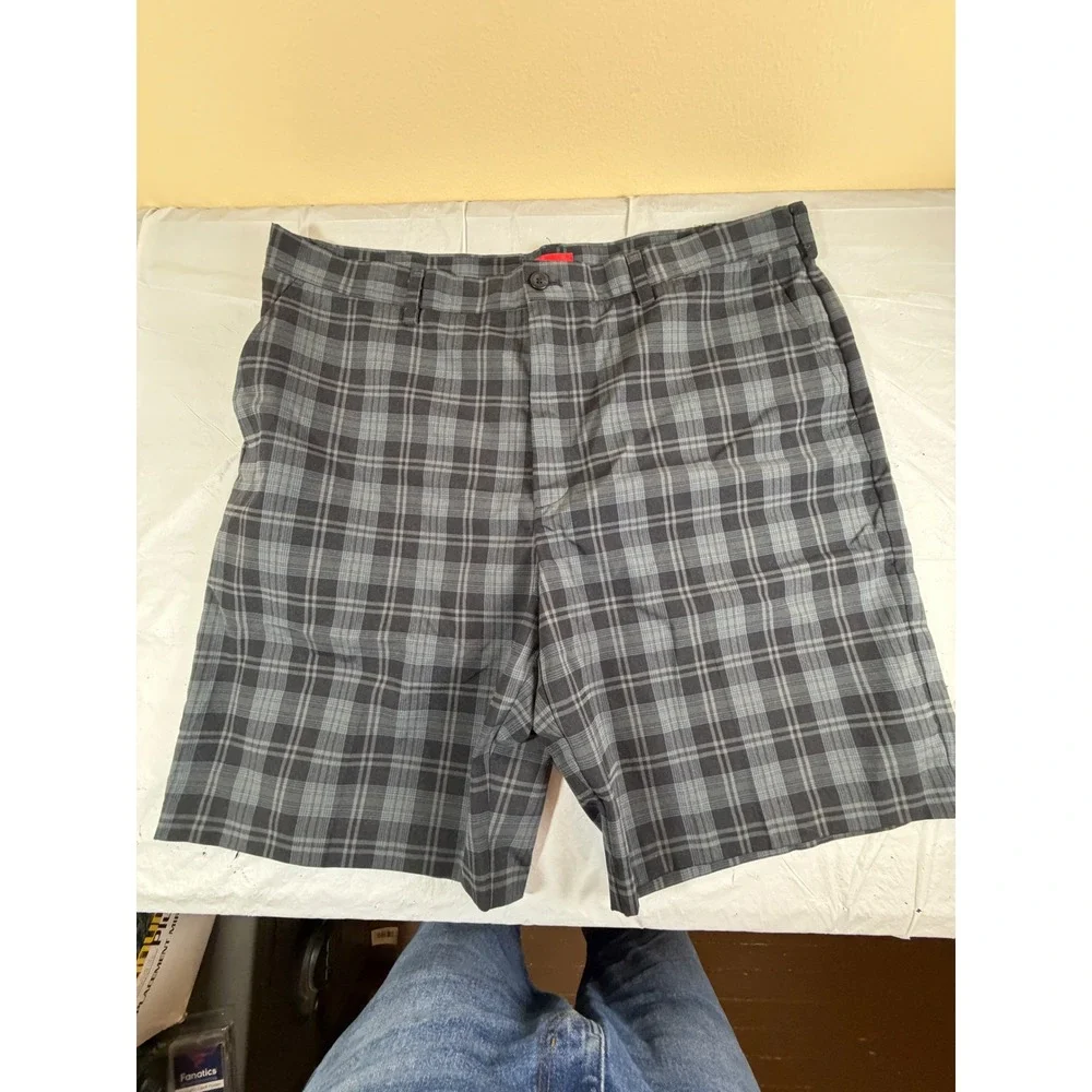 IZOD Mens Golf Shorts Size 42 Grey Black Plaid Flat Front Polyester Plaid‎ 3209